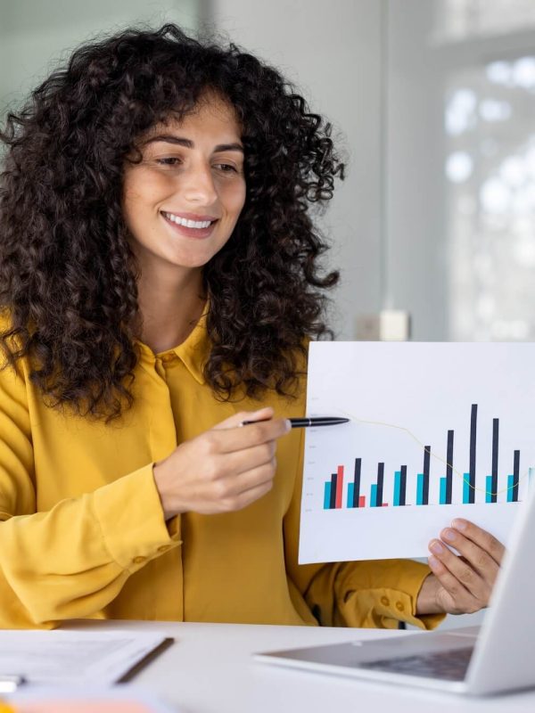 online-business-presentation-conference-woman-happily-smiling-showing-sharing-financial-investment.jpg